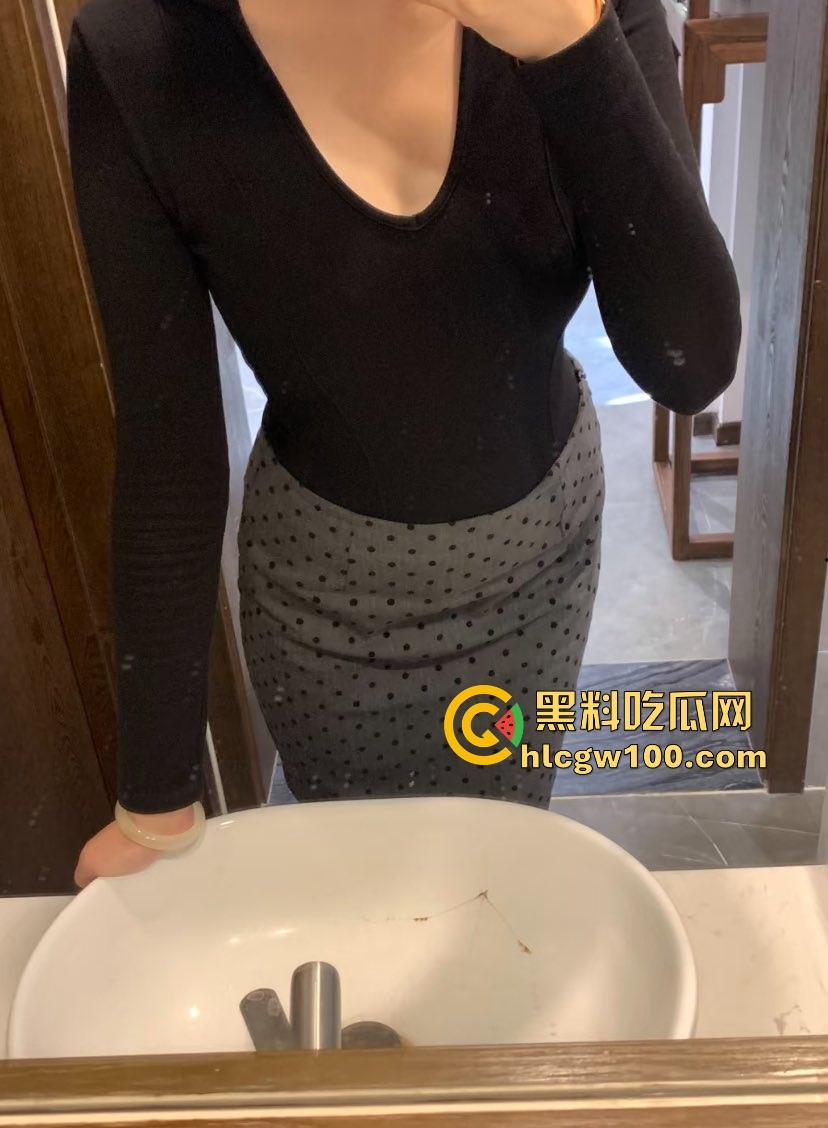 单位眼镜妹『 高梓萱』黑丝大长腿夹太紧,腿缝紧到腿爆完还体外射,白浊液体喷射三米远,这腿夹一下谁还跑得了? 第2张 单位眼镜妹『 高梓萱』黑丝大长腿夹太紧,腿缝紧到腿爆完还体外射,白浊液体喷射三米远,这腿夹一下谁还跑得了? 第2张