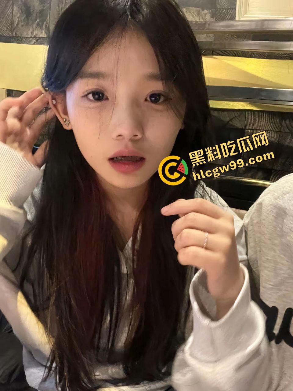 鲁迅美术学院清纯反差学生【李依伊】白皙嫩体黑丝抽插骚穴娇喘，分手遭曝光淫荡性爱 独家流出！  第2张