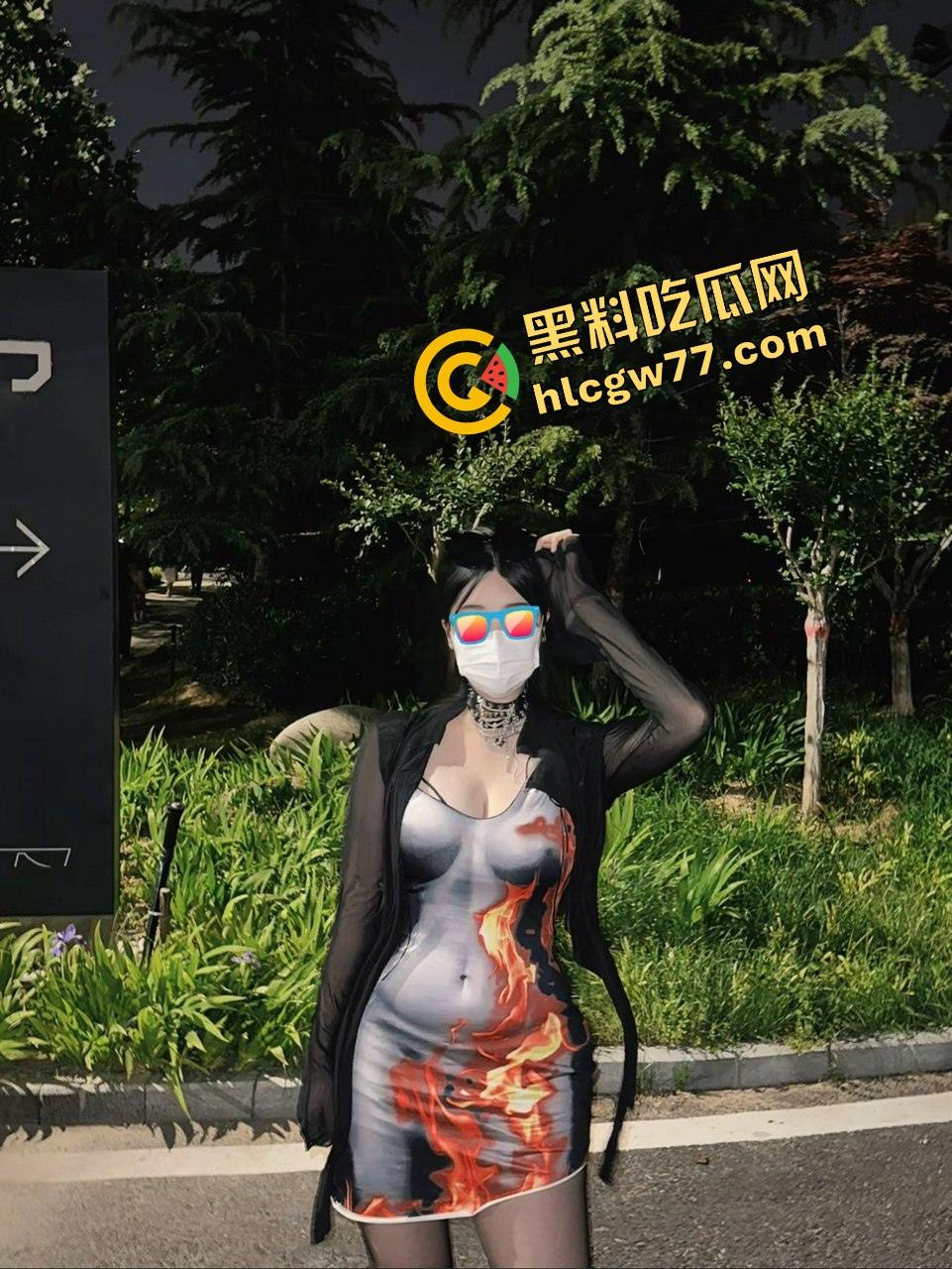 SM圈『小什么西』性虐视频流出，黑丝蜜桃臀倒吊抽鞭滴蜡，这骚M谁看了不心动？  第3张