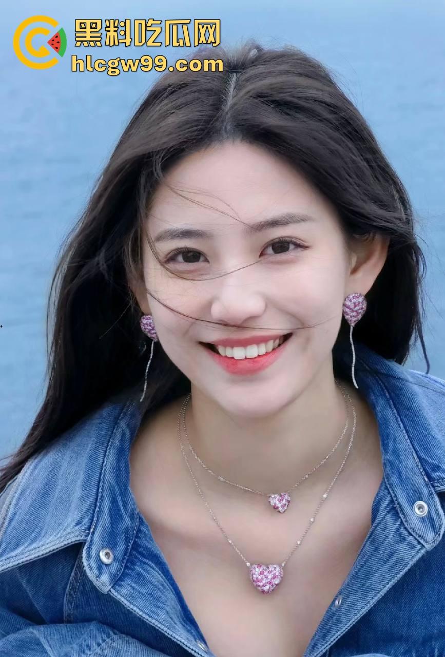 西安教师『孙雪梅 』寒假开放预订？SM视频泄露，奶子不大不小刚好、身材正点媲美模特果然教学有一手！  第1张