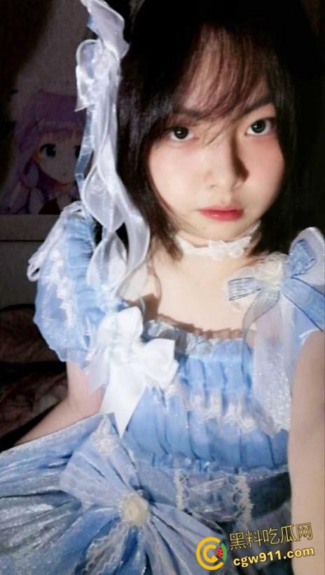 湖南常德清纯学生妹【于淑雅】，独居在家寂寞自慰，D罩杯逆天巨乳口交假阳具，跳蛋自慰骚穴淫水四溢！  第1张