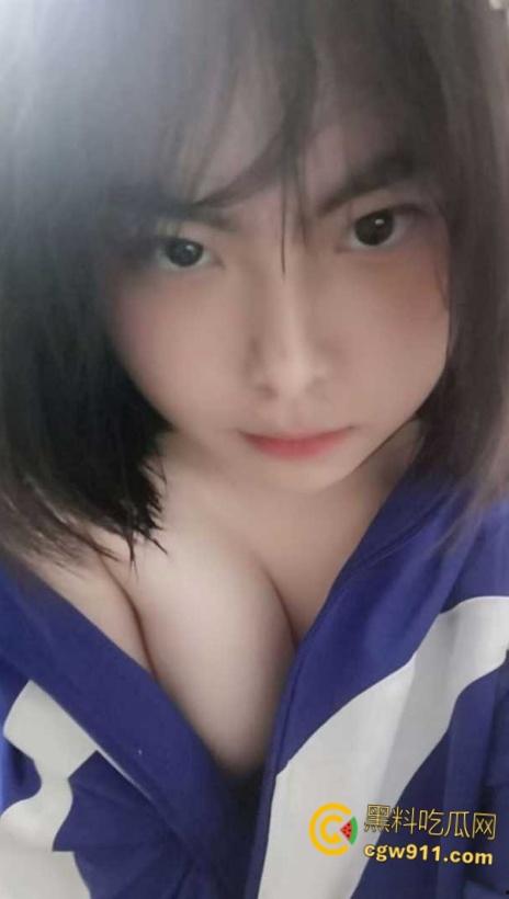 湖南常德清纯学生妹【于淑雅】，独居在家寂寞自慰，D罩杯逆天巨乳口交假阳具，跳蛋自慰骚穴淫水四溢！  第4张