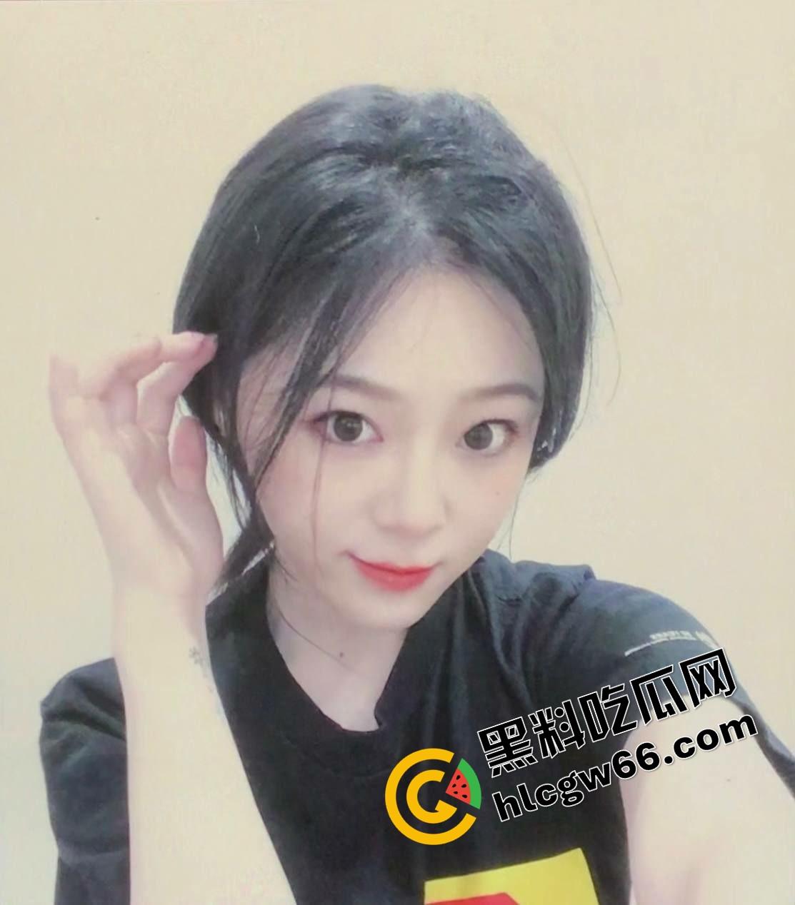 南通【罗佳佳】白天打表格晚上打炮，酒吧勾搭调酒师当场被插烂，被男友发现反手发进国产区！  第1张