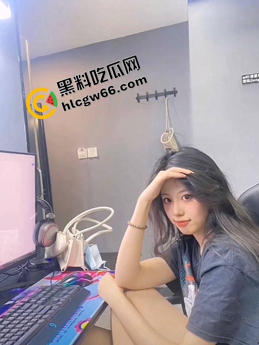 南通【罗佳佳】白天打表格晚上打炮，酒吧勾搭调酒师当场被插烂，被男友发现反手发进国产区！  第2张