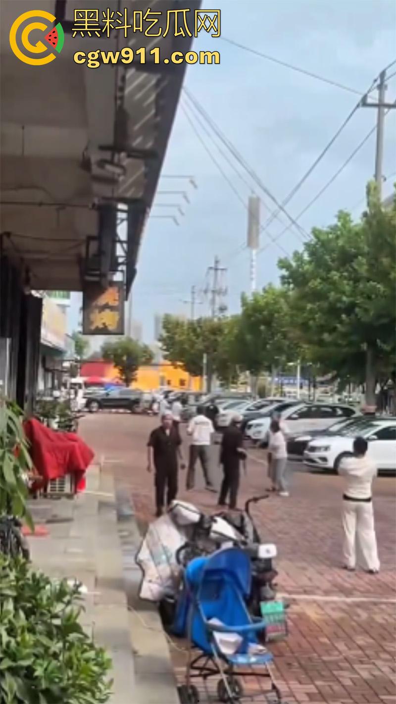 山东烟台燃气管道泄露，福山区北三路汇福街，因施工导致燃气管道破裂，现场大火冲天！  第4张