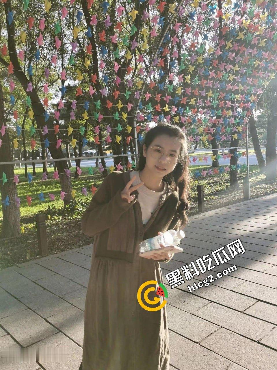 四川广元金融前台『周雨婷』假期与男友多体位爆干 按着鸡巴塞进肥逼里 前任曝出性爱视频！  第2张