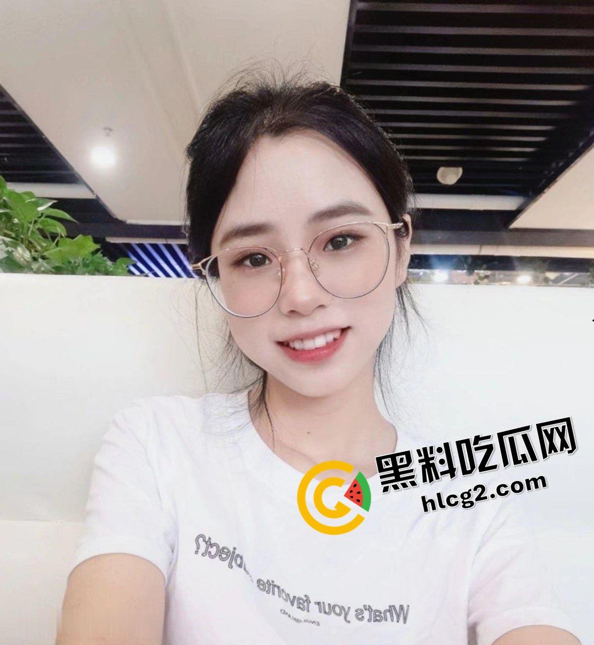 四川广元金融前台『周雨婷』假期与男友多体位爆干 按着鸡巴塞进肥逼里 前任曝出性爱视频！  第3张