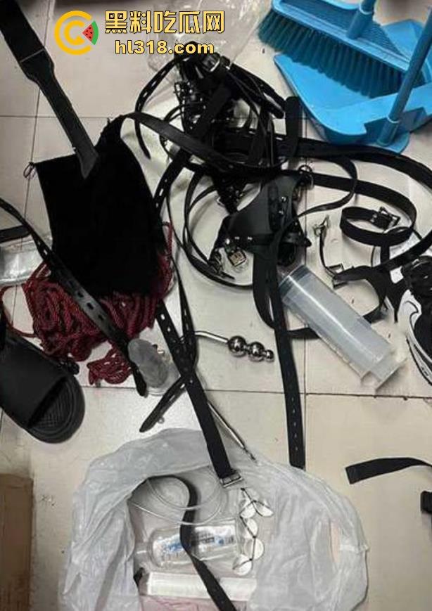 新生入学发现学姐的圣遗物,这学姐也太会玩了吧,灌肠器假鸡巴拉珠样样全,赶紧舔一下上面还有学姐淫水! 第2张 新生入学发现学姐的圣遗物,这学姐也太会玩了吧,灌肠器假鸡巴拉珠样样全,赶紧舔一下上面还有学姐淫水! 第2张