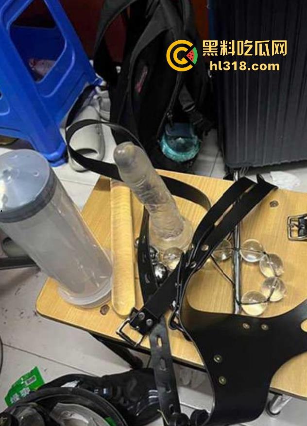 新生入学发现学姐的圣遗物,这学姐也太会玩了吧,灌肠器假鸡巴拉珠样样全,赶紧舔一下上面还有学姐淫水! 第3张 新生入学发现学姐的圣遗物,这学姐也太会玩了吧,灌肠器假鸡巴拉珠样样全,赶紧舔一下上面还有学姐淫水! 第3张