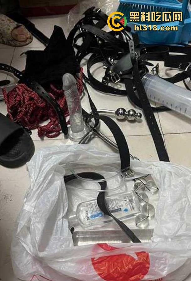 新生入学发现学姐的圣遗物,这学姐也太会玩了吧,灌肠器假鸡巴拉珠样样全,赶紧舔一下上面还有学姐淫水! 第4张 新生入学发现学姐的圣遗物,这学姐也太会玩了吧,灌肠器假鸡巴拉珠样样全,赶紧舔一下上面还有学姐淫水! 第4张