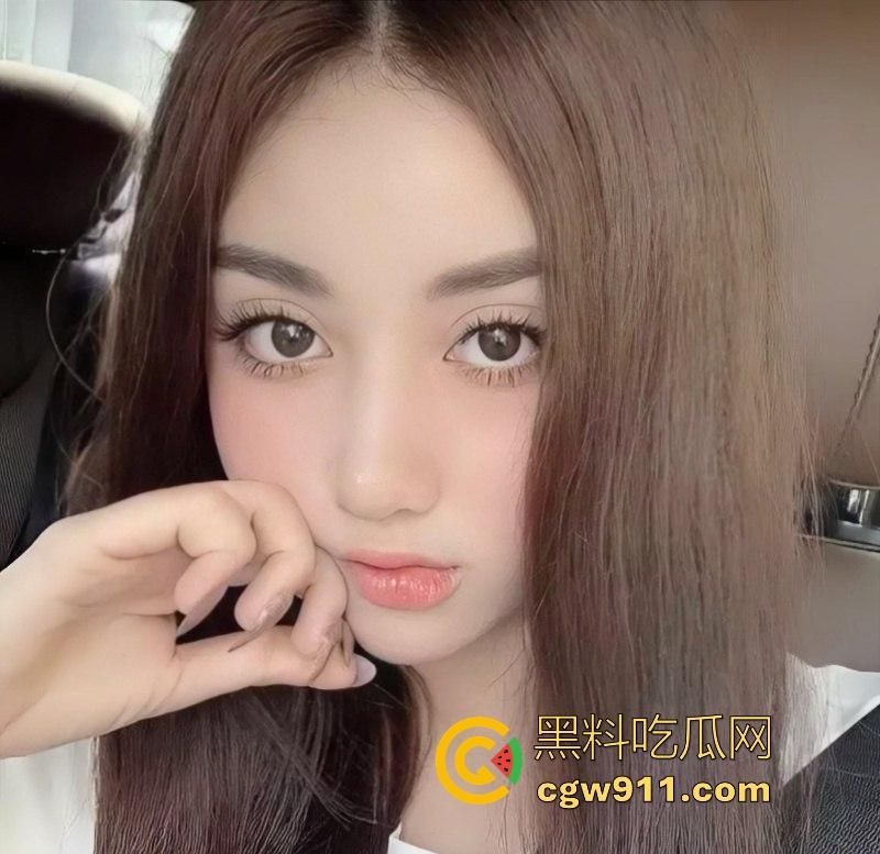 北京极品尤物名媛【董美玲】私拍曝光，跪地给富豪男友深喉口爆，口技一流，又是羡慕有钱人的一天！  第1张