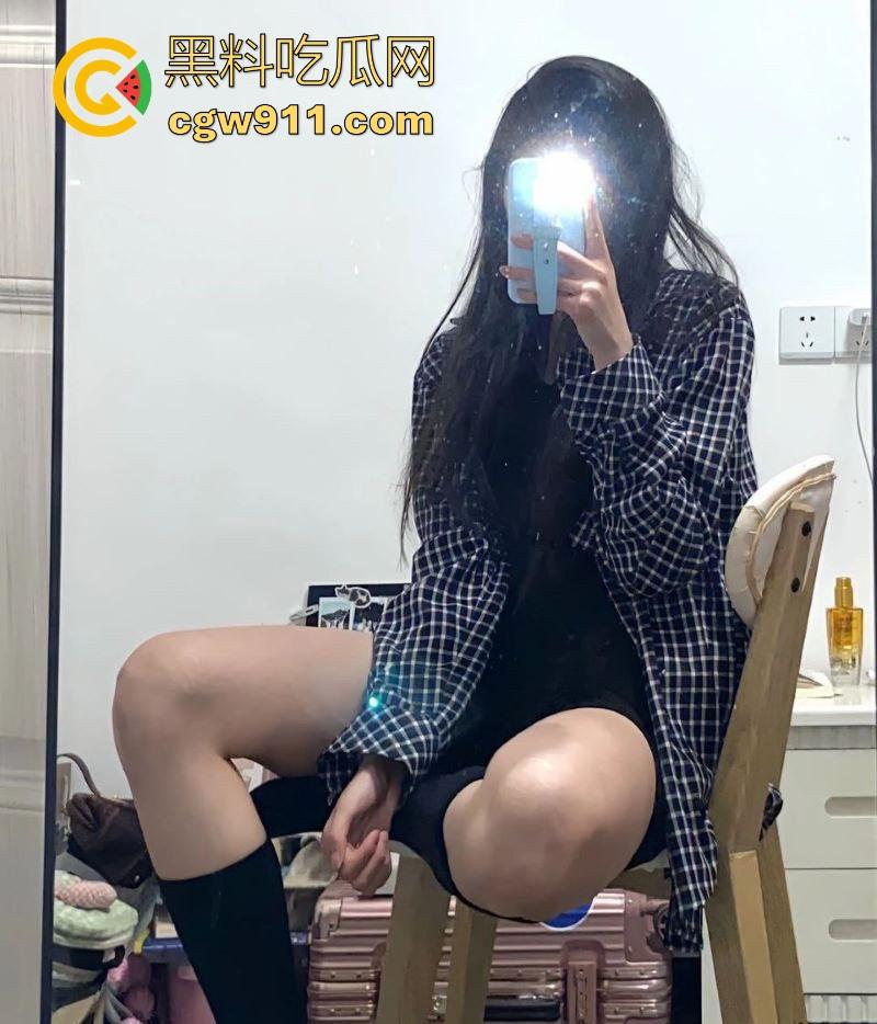 广州大学大三学姐【秦倩倩】不雅视频流出,黑丝美腿性感诱惑,M腿展示嫩穴,被后入狠干淫水喷涌! 第1张 广州大学大三学姐【秦倩倩】不雅视频流出,黑丝美腿性感诱惑,M腿展示嫩穴,被后入狠干淫水喷涌! 第1张