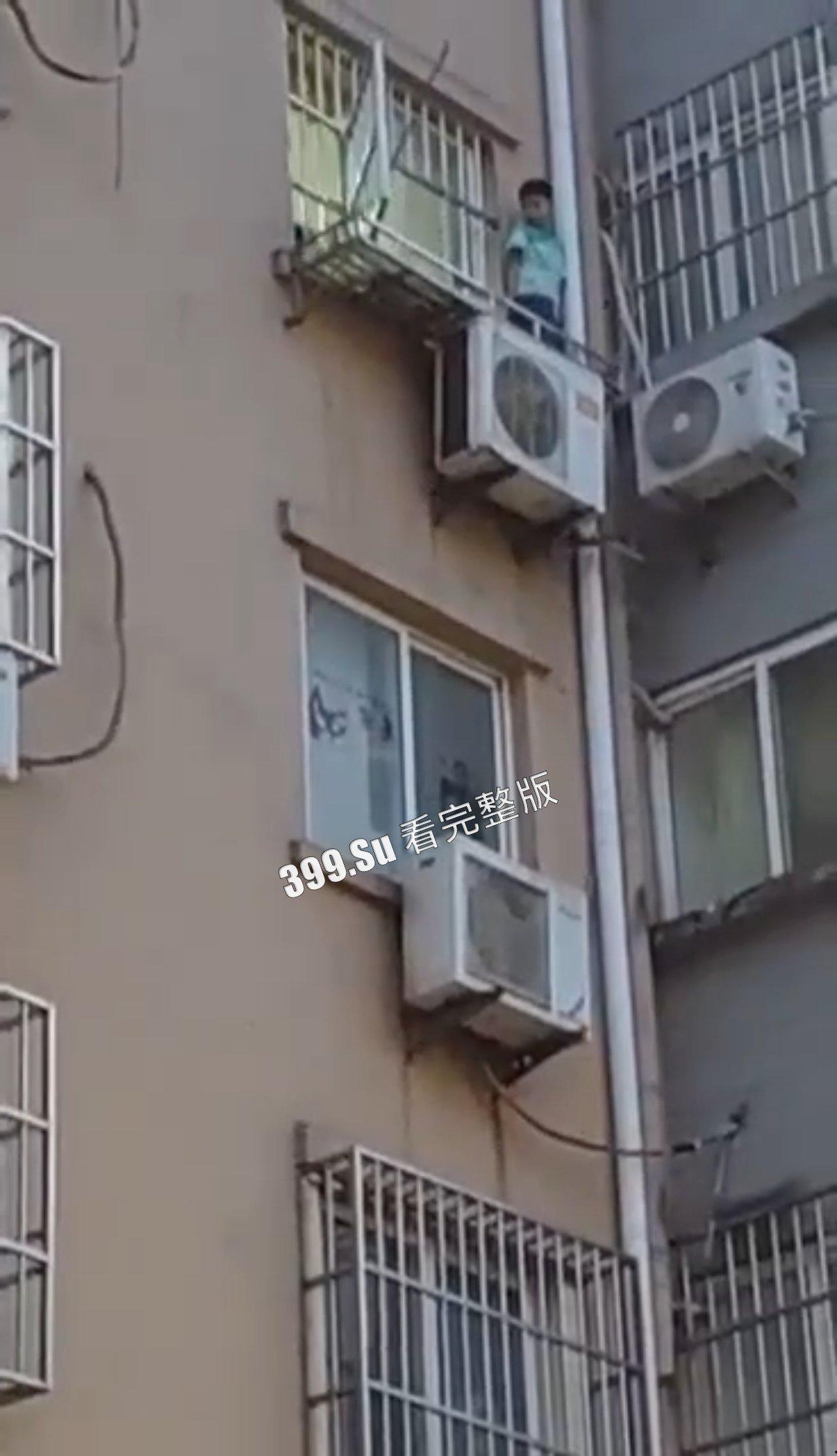 安徽合肥 男孩被母亲棍棒追打，果断从五楼跳下  第2张