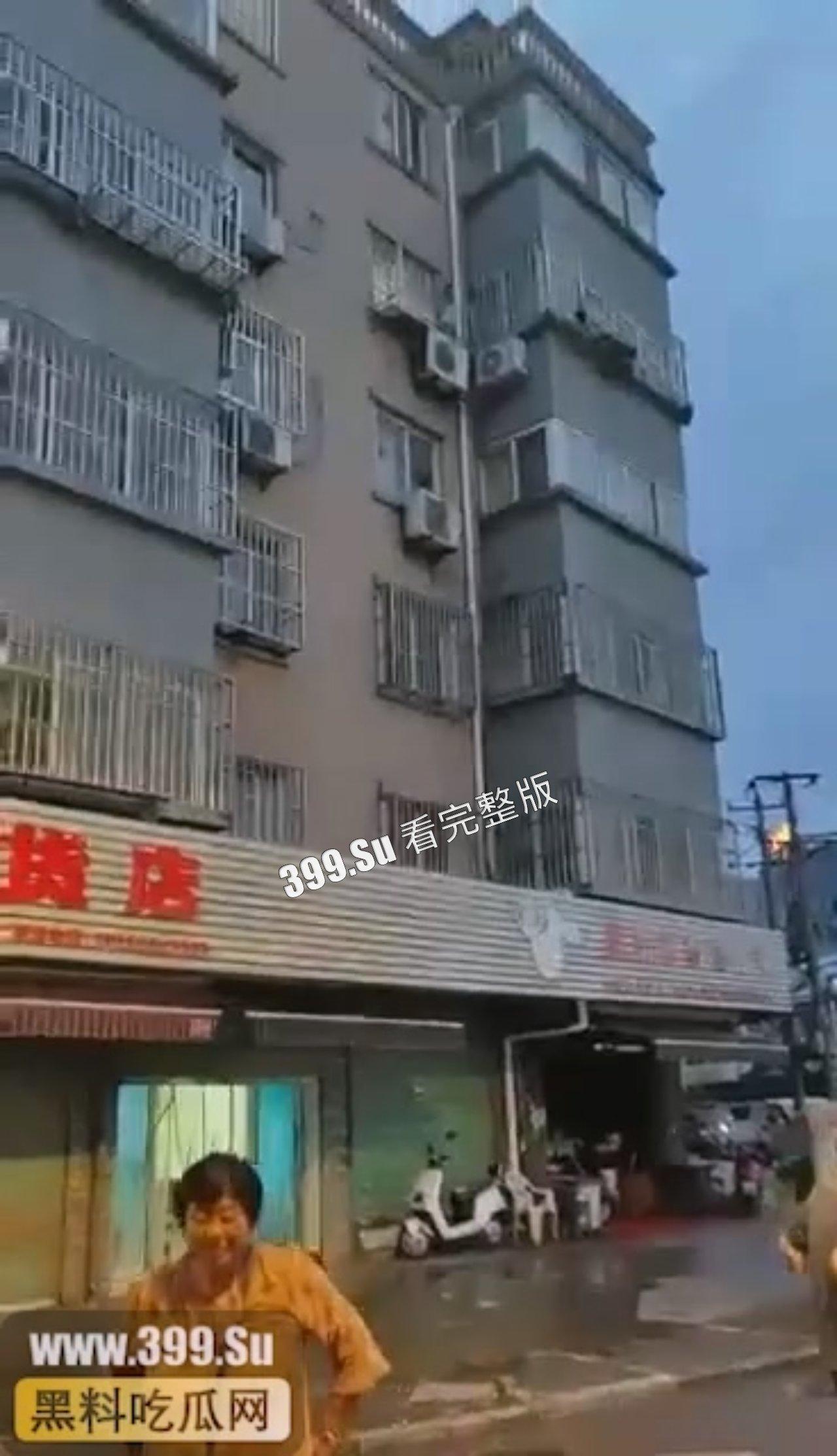 安徽合肥 男孩被母亲棍棒追打，果断从五楼跳下  第3张