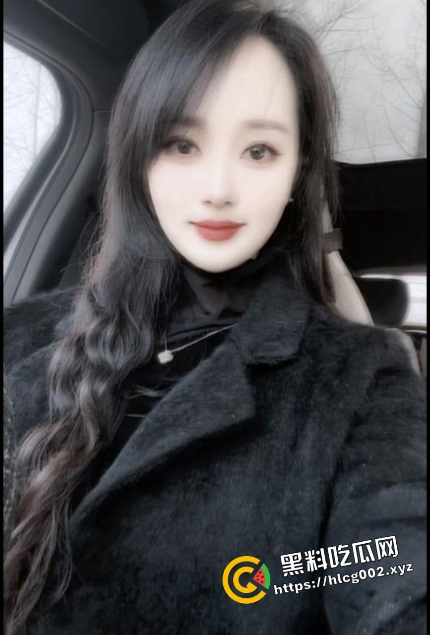 抖音网红『薇儿』直播间惊人一幕：穿着短裙真空无内站着放尿 竟装满一大盆！11  第4张