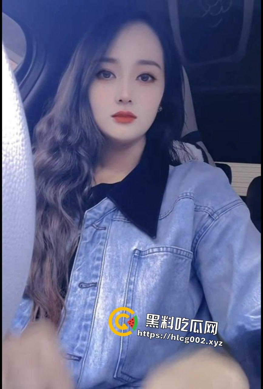 抖音网红『薇儿』直播间惊人一幕：穿着短裙真空无内站着放尿 竟装满一大盆！11  第5张