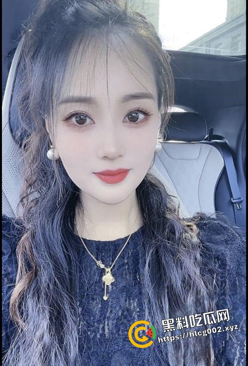 抖音网红『薇儿』直播间惊人一幕：穿着短裙真空无内站着放尿 竟装满一大盆！11  第6张