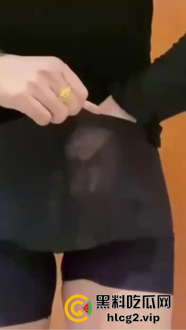 重口慎点！男子硬塞20厘米假体进体内，女子螃蟹夹逼狠整，为了流量太拼了！  第6张