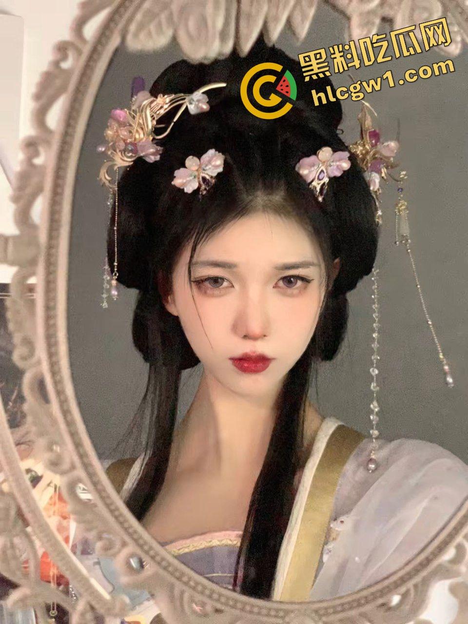 抖音古风清纯嫩妹『言子喜欢纸片人』剧情设定极致反差 美妆只为伺候大哥 独家曝光！  第2张