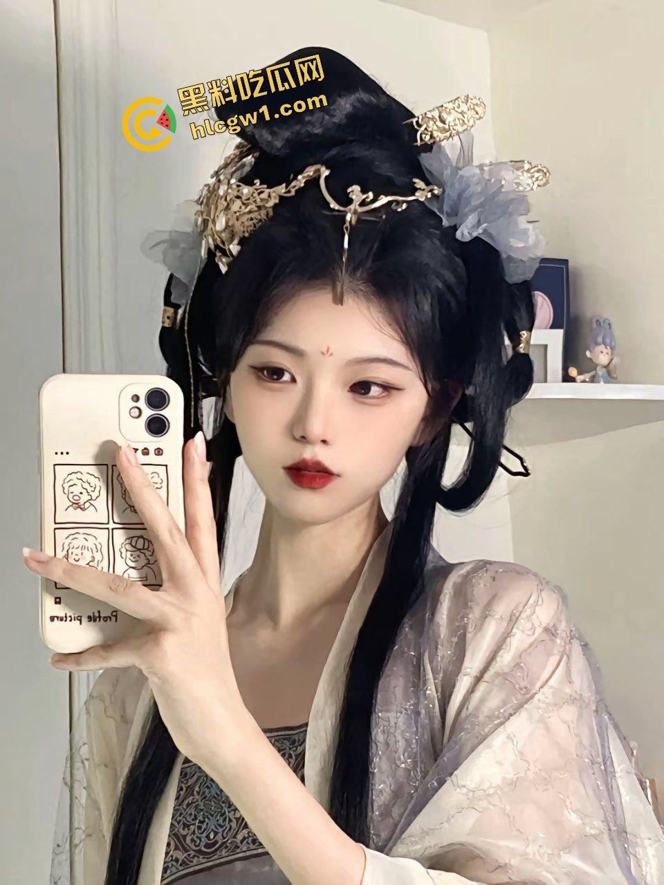 抖音古风清纯嫩妹『言子喜欢纸片人』剧情设定极致反差 美妆只为伺候大哥 独家曝光！  第4张