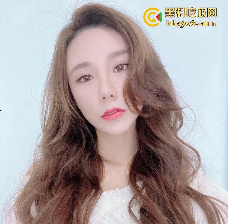 台湾钢管舞骚老师【李冰】收学费教舞还抢男友，钢管柔韧变成她骑鸡巴的资本！  第25张