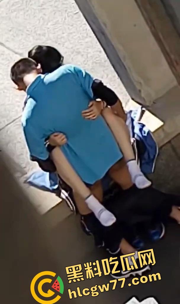 惠州二中高中情侣校服下偷偷开干,从抠逼亲热到无套换姿势,青春就是敢,Just do it! 第9张 惠州二中高中情侣校服下偷偷开干,从抠逼亲热到无套换姿势,青春就是敢,Just do it! 第9张