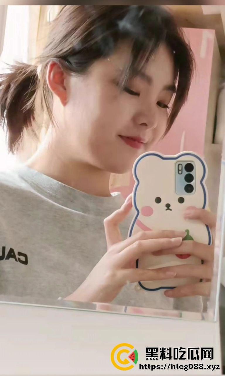 阜阳小骚狗反差烂货【张涵余】嫩脸勾人，背地里逼洞被男人捣烂，男友连毛都没碰过！  第1张