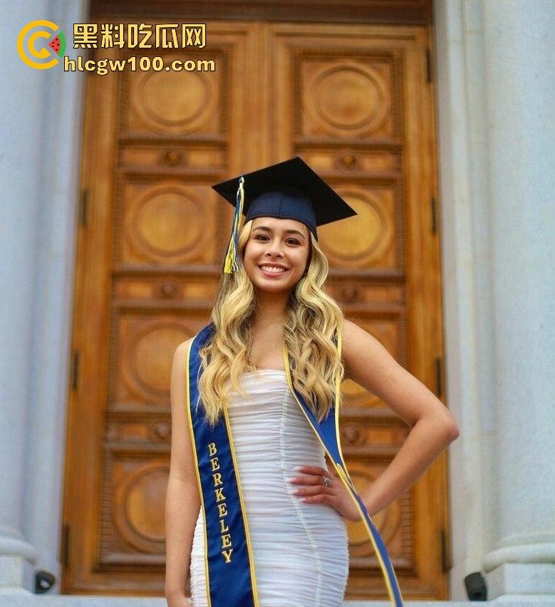 美国大学妖娆拉拉队长【Buhnny】母狗本性曝光，暴力深喉视频泄密，颜值担当竟成大鸡巴玩物！  第3张