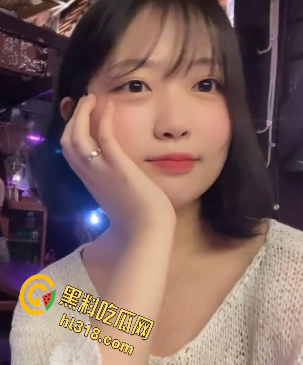 韩国极品女大学生【梨花江】，中国旅游乱情记，与多名男子激情口交，后入狂插骚逼内射 !  第3张