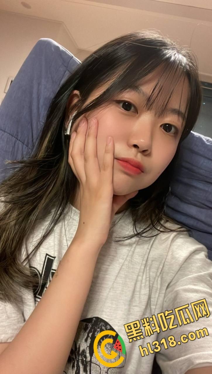 韩国极品女大学生【梨花江】，中国旅游乱情记，与多名男子激情口交，后入狂插骚逼内射 !  第5张