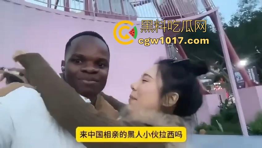 非洲黑猩猩挑战来中国相亲，没彩礼没样貌纯靠大屌跟黑皮肤加持，万万没想到啊，真有骚逼马桶排队送温暖啊！  第2张