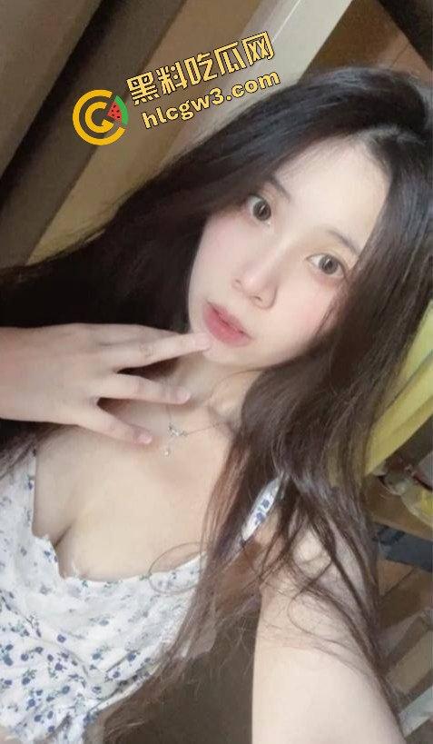 湖南女子学院反差母狗学生妹『张丹丹』美艳仙女口爆足交男友!缠绵做爱撸点满满!独家流出! 第4张 湖南女子学院反差母狗学生妹『张丹丹』美艳仙女口爆足交男友!缠绵做爱撸点满满!独家流出! 第4张