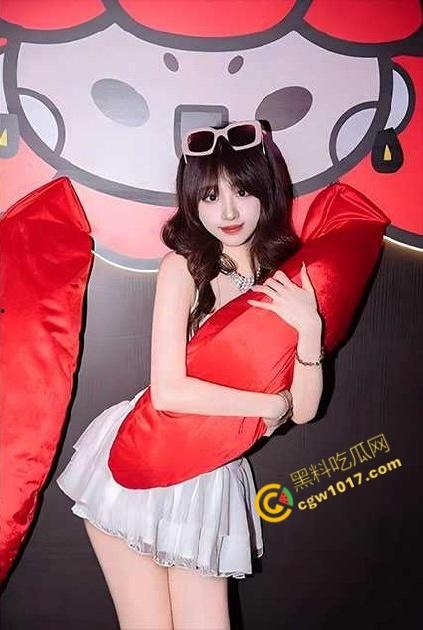 绿帽淫妻大神【夜未央】的极致私密派对:母狗被单男暴操,绿帽老公激情撸管,内射淫水横流,绿帽刺激感爆棚! 第2张 绿帽淫妻大神【夜未央】的极致私密派对:母狗被单男暴操,绿帽老公激情撸管,内射淫水横流,绿帽刺激感爆棚! 第2张