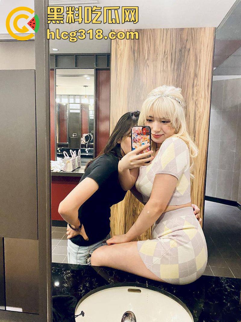 香港巨乳女同大学生【karin】，身材凹凸有致，奶大臀翘极致性感，和女友互舔鲍香艳无比！  第1张