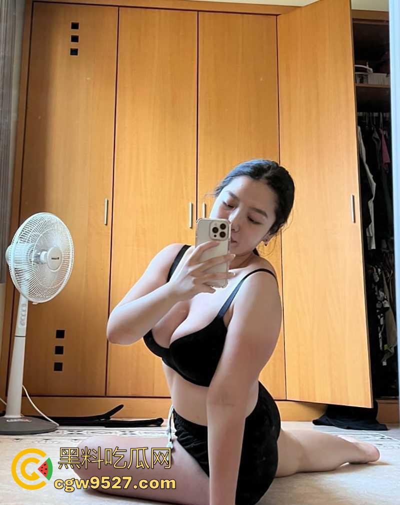 台湾巨乳教练【Viviana】情侣私拍流出！巨乳肥臀性感诱惑，举哑铃被壮硕男友狂操，各种露脸做爱，老会玩了！  第2张