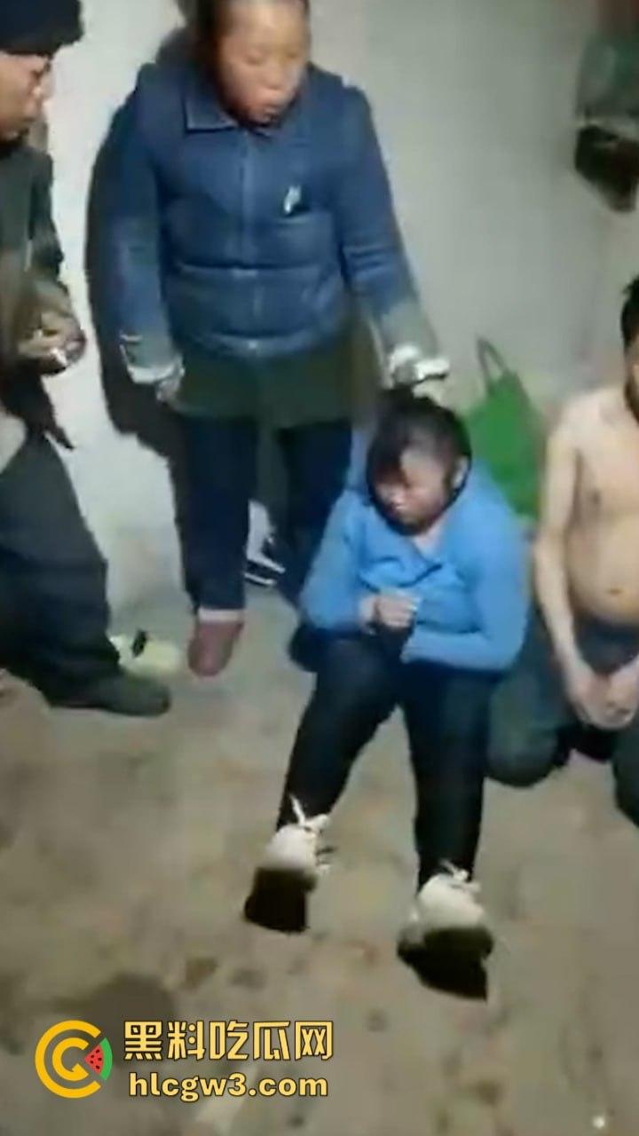 都是骚贱代言人！大型真实捉奸现场合集：铁打的小三 流水的逼 不变的女人改不了的骚  第4张