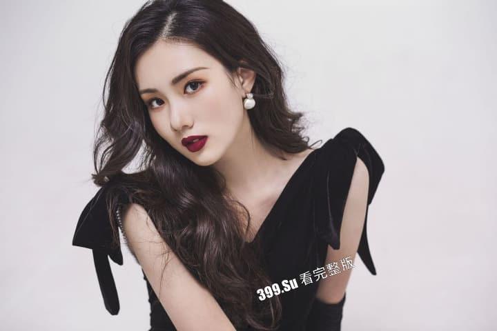 上海极品模特主持人 何姗姗 拍私房照被摄影师 PUA,疯狂吃鸡无套后入翘臀,模特界又多了一只母狗 第1张 上海极品模特主持人 何姗姗 拍私房照被摄影师 PUA,疯狂吃鸡无套后入翘臀,模特界又多了一只母狗 第1张