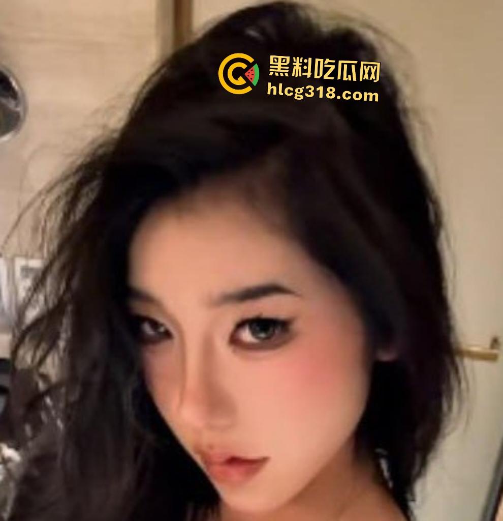 浙大【周志英】大三清纯学霸私下跪式口交，后入屁股大正面奶子大，丝毫不输当年张柏芝！  第1张