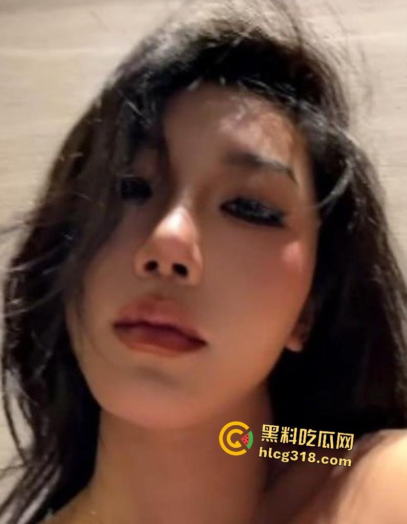 浙大【周志英】大三清纯学霸私下跪式口交，后入屁股大正面奶子大，丝毫不输当年张柏芝！  第2张