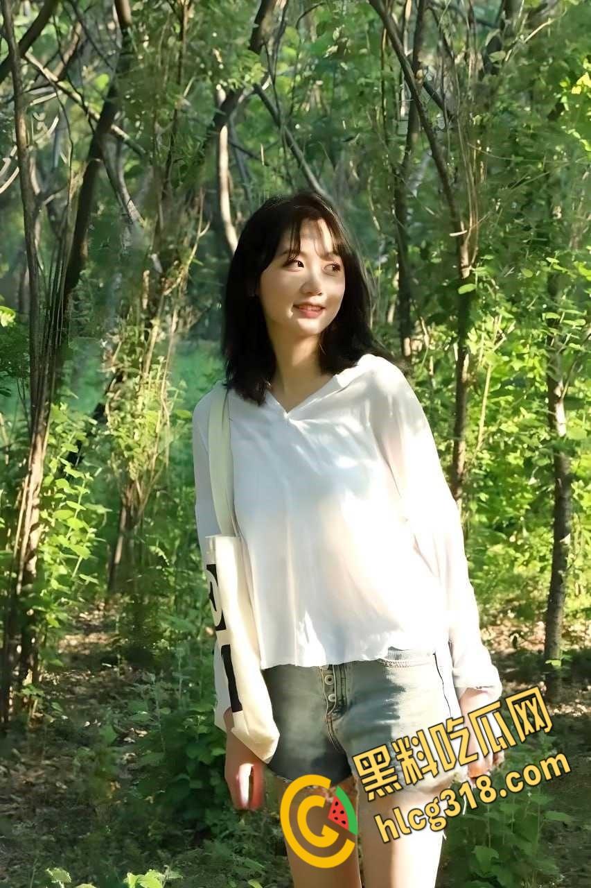 酒吧约炮高颜值嫩妹，竟是高中校友，连体开档黑丝害羞的用手挡，回家路上车震口爆！  第2张