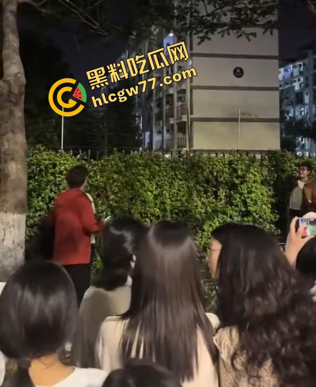 昨晚宣城高中楼下惊天大瓜！纯情男被嫌痘脸甩，闺蜜推新欢，哭瘫宿舍楼下成青春疼痛神剧！  第3张