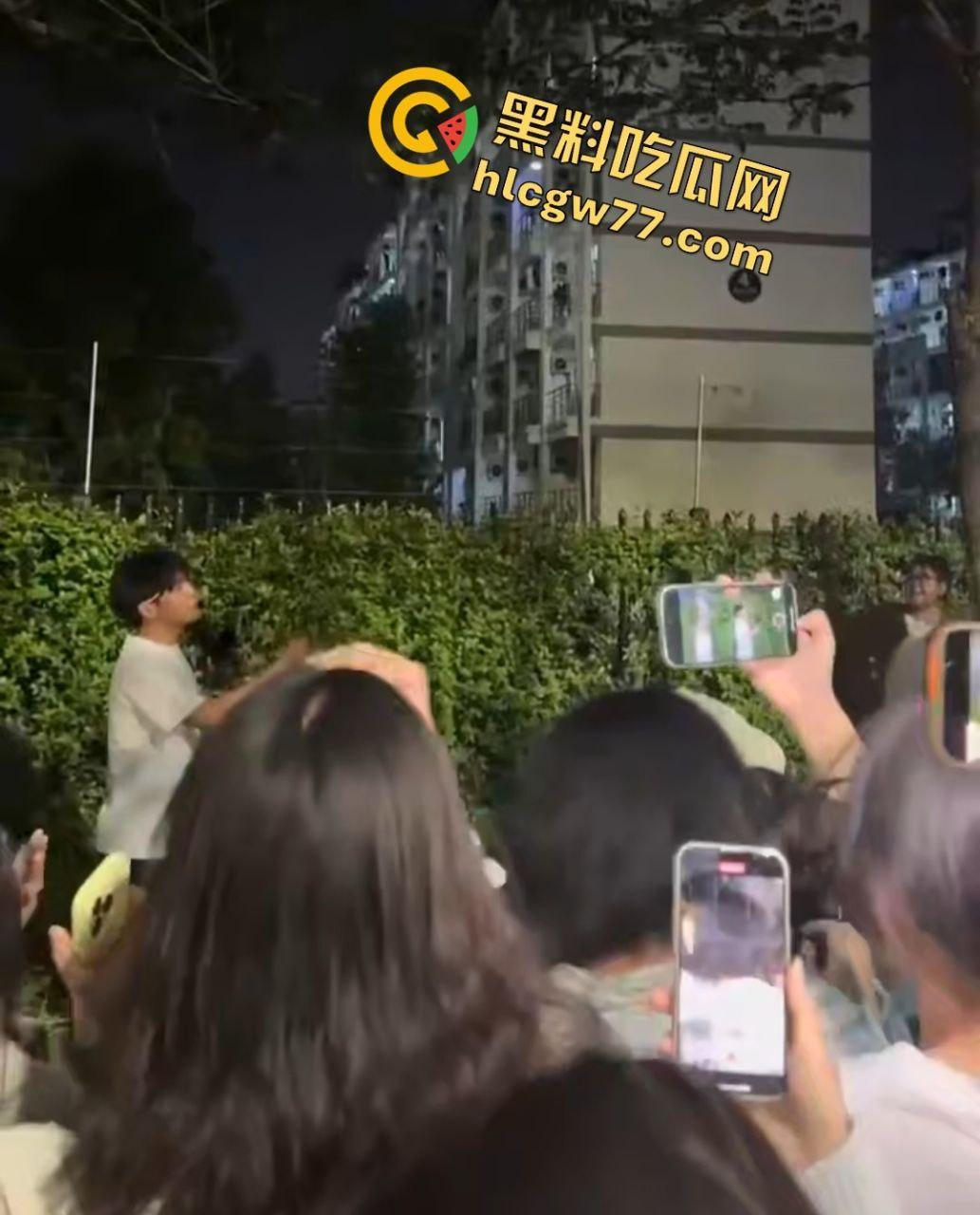 昨晚宣城高中楼下惊天大瓜！纯情男被嫌痘脸甩，闺蜜推新欢，哭瘫宿舍楼下成青春疼痛神剧！  第4张