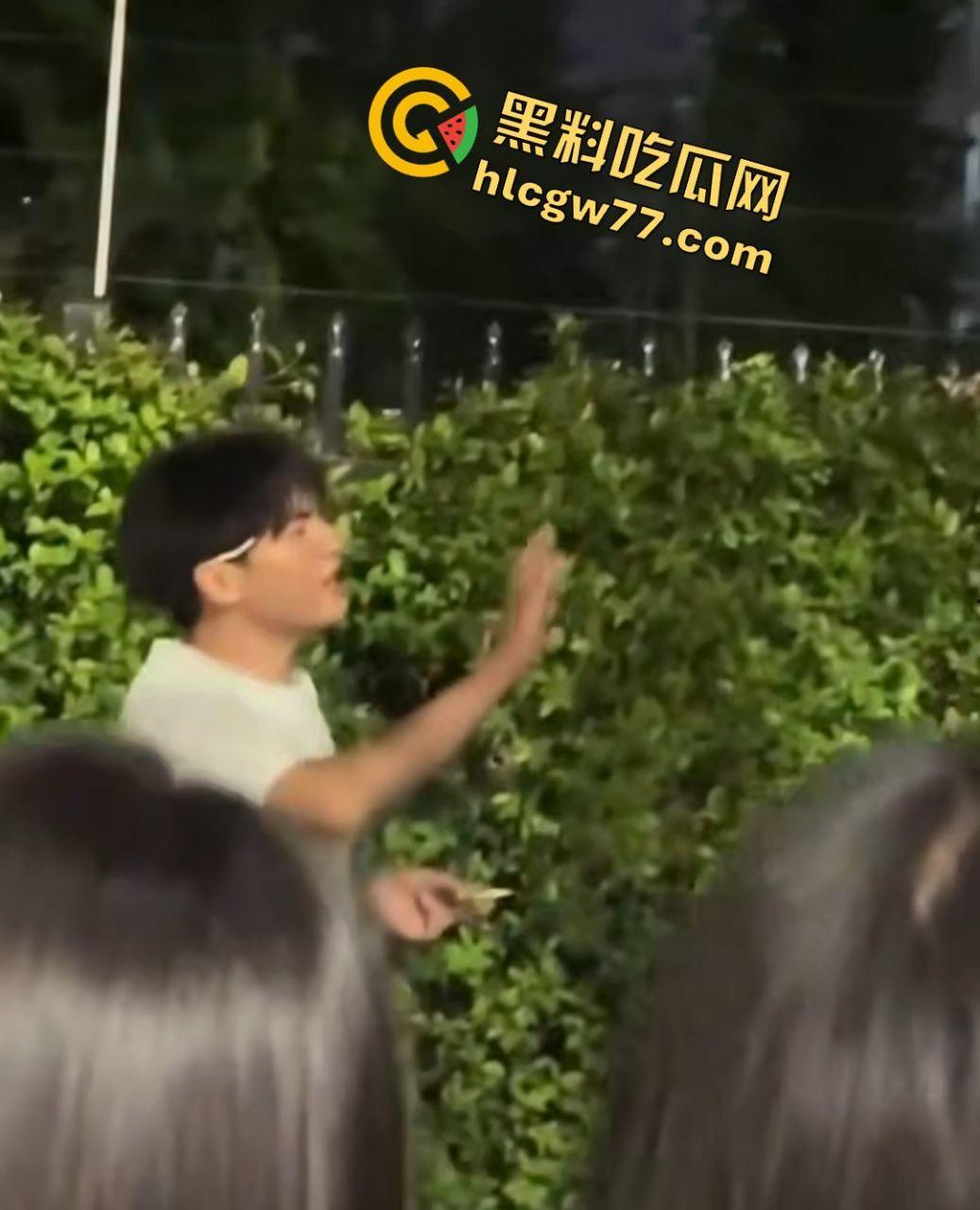 昨晚宣城高中楼下惊天大瓜！纯情男被嫌痘脸甩，闺蜜推新欢，哭瘫宿舍楼下成青春疼痛神剧！  第6张