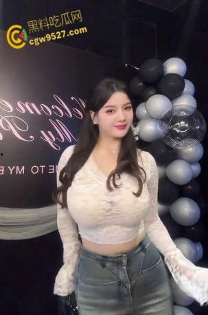 抖音网红【赫本】,和金主金主一对一裸聊,疯狂抚摸傲人巨乳,活像渴望鸡巴的母狗 ! 第3张 抖音网红【赫本】,和金主金主一对一裸聊,疯狂抚摸傲人巨乳,活像渴望鸡巴的母狗 ! 第3张