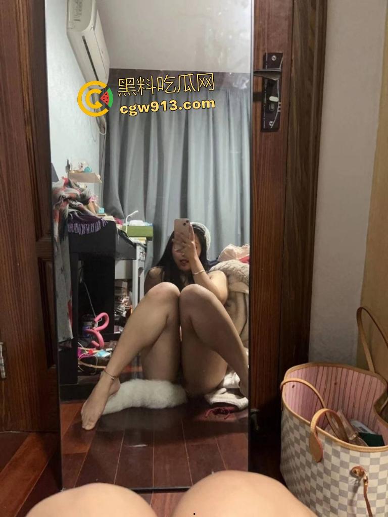 高颜值女神变贱母狗！甘愿为男友剪短发口交臣服，自慰棒高潮喷水射到镜子上，淫水擦镜子会比较干净？  第2张