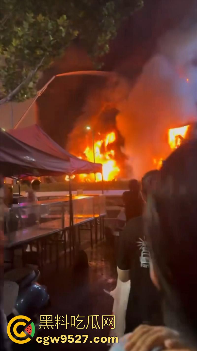 探店博主真能把店带火啊！江苏连云港京东电器自营店突发火灾，经过一宿的救援，才将大火熄灭！  第5张