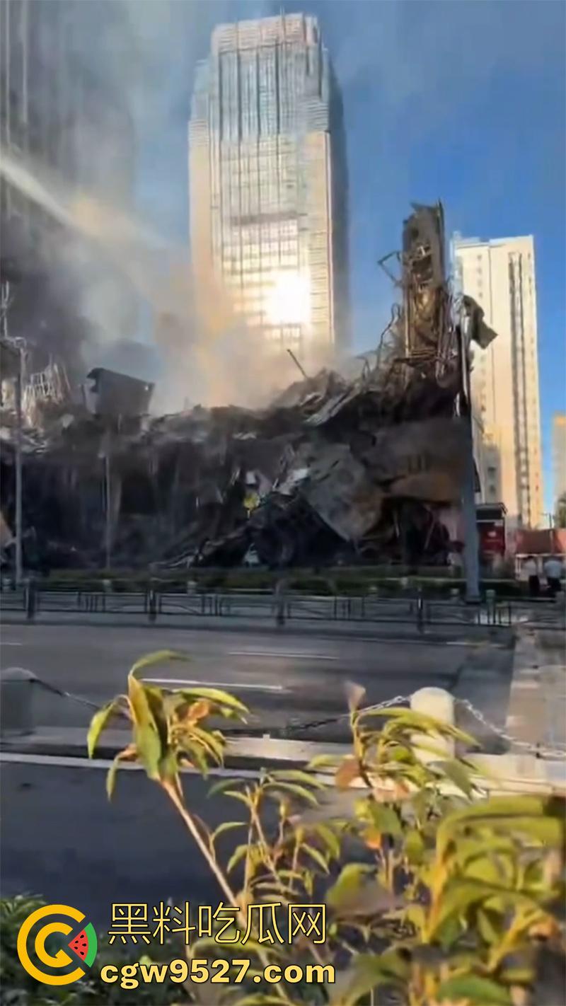 探店博主真能把店带火啊！江苏连云港京东电器自营店突发火灾，经过一宿的救援，才将大火熄灭！  第10张