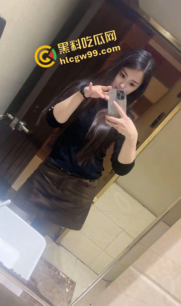 海南美容美发店老板娘【谢丽娟】晚上要关店了邀请大哥店内打炮，淫荡站立后入白皙美臀玉腿！惨遭曝光独家流出！  第3张