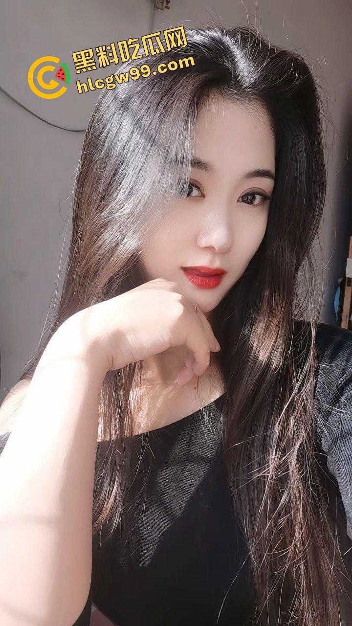 海南美容美发店老板娘【谢丽娟】晚上要关店了邀请大哥店内打炮，淫荡站立后入白皙美臀玉腿！惨遭曝光独家流出！  第4张