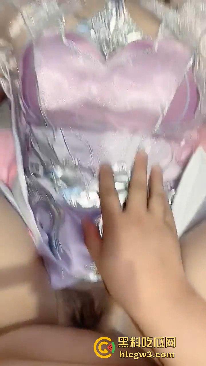 江苏旗袍丝袜御姐骚到飞起！5000块包夜足交口交样样精通，没想到大哥玩完翻脸就曝光，尴尬翻车笑掉大牙！  第1张